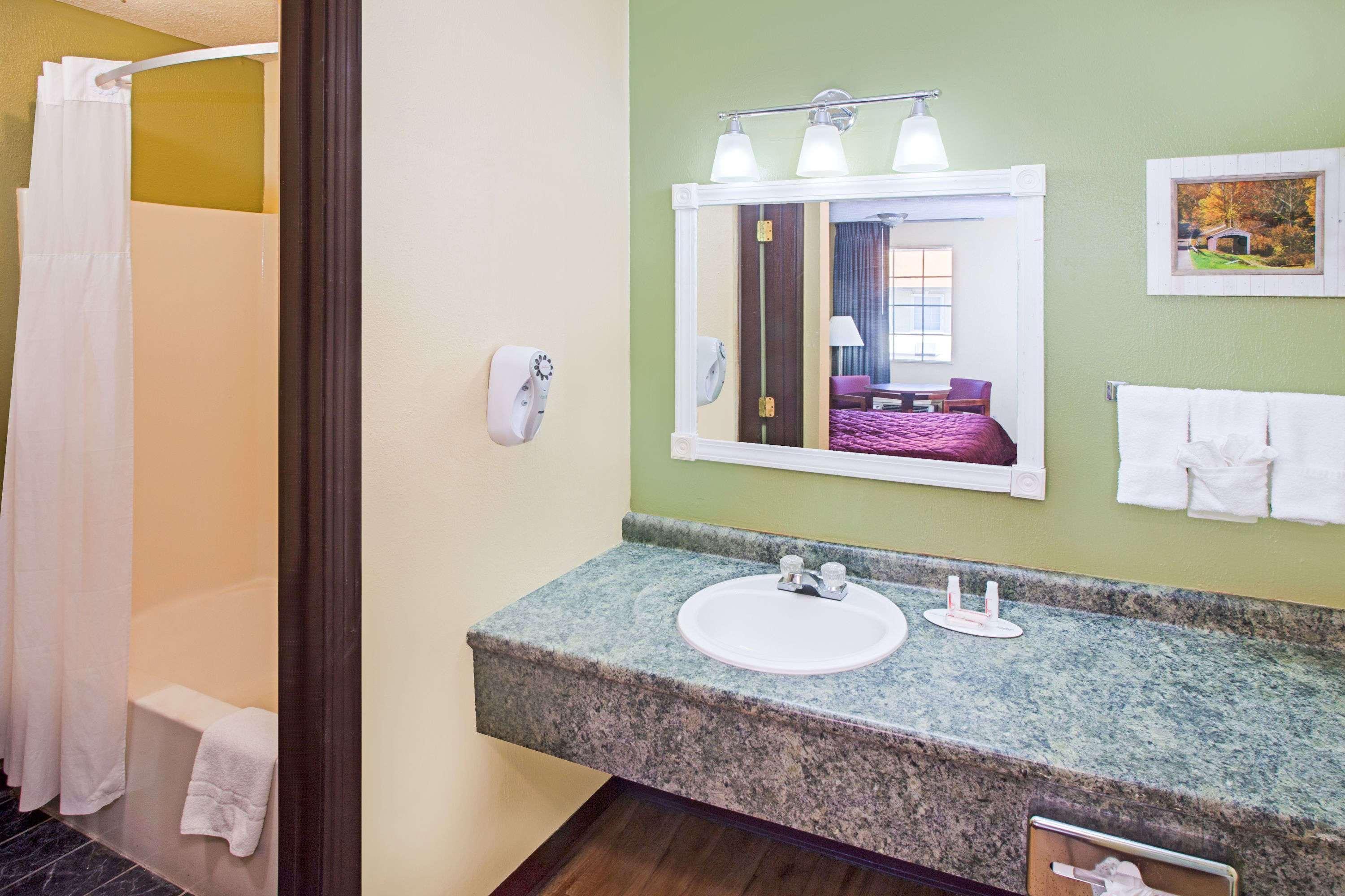 Days Inn & Suites By Wyndham Terre Haute Luaran gambar